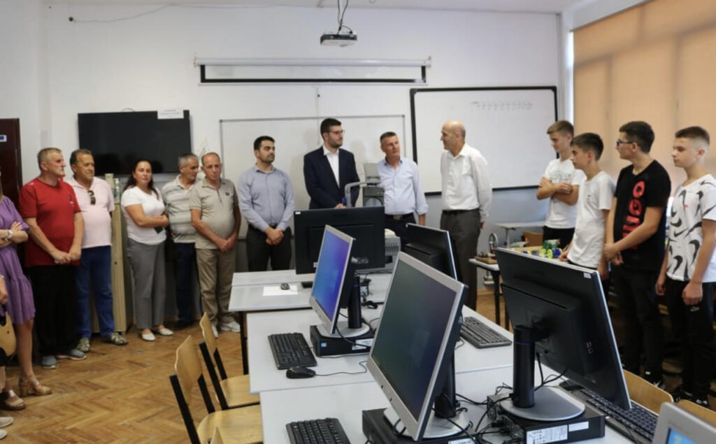 6 shkolla në Komunën e Lipjanit përfituan donacion nga shoqata shqiptare në Zvicër