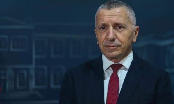 Kamberi: Miqësia Rama-Vuçiç nuk ka sjellë asgjë për shqiptarët