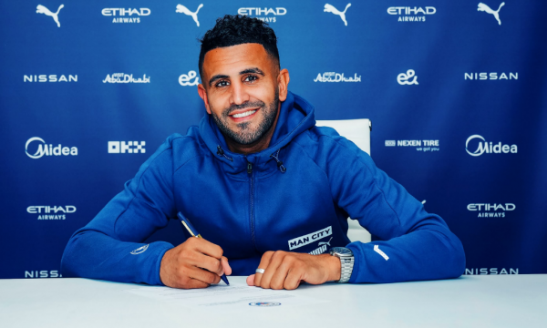 Riyad Mahrez rinovon kontratën me Manchester Cityn