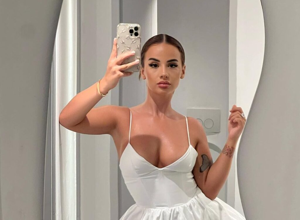 Rina Balaj performon në festivalin grek, merr vëmendje me linjat trupore