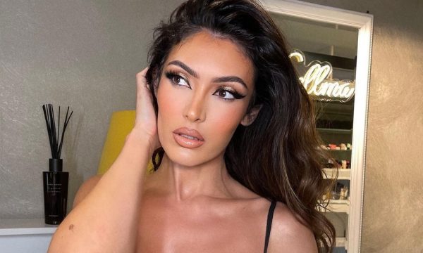 Nora Istrefi e nis ditën plot energji dhe stil para pasqyrës