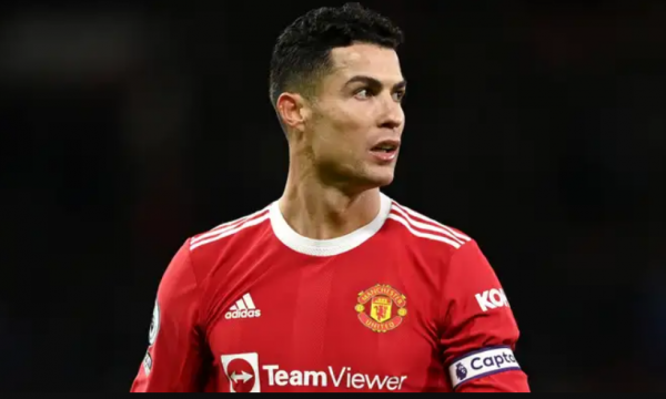 Ronaldo rikthehet në Manchester për të zhvilluar bisedimet rreth të ardhmes, nuk dihet nëse do t’i kthehet stërvitjeve