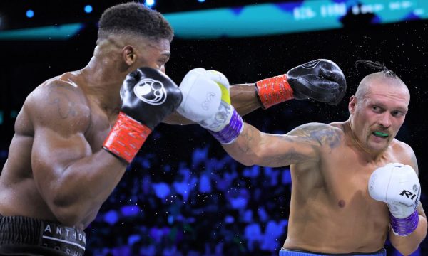 Këtu mund ta shikoni të plotë super duelin mes Joshuas dhe Usyk
