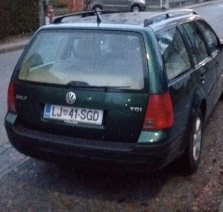 Vidhet një veturë në Lipjan