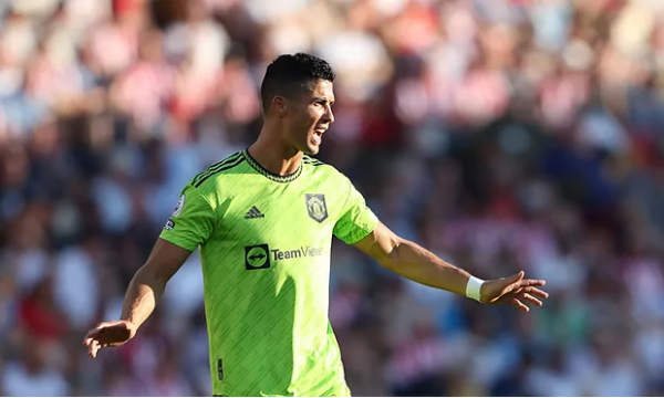 Ronaldo merr një paralajmërim për rrëzimin e celularit ndaj tifozit pas ndeshjes së Evertonit