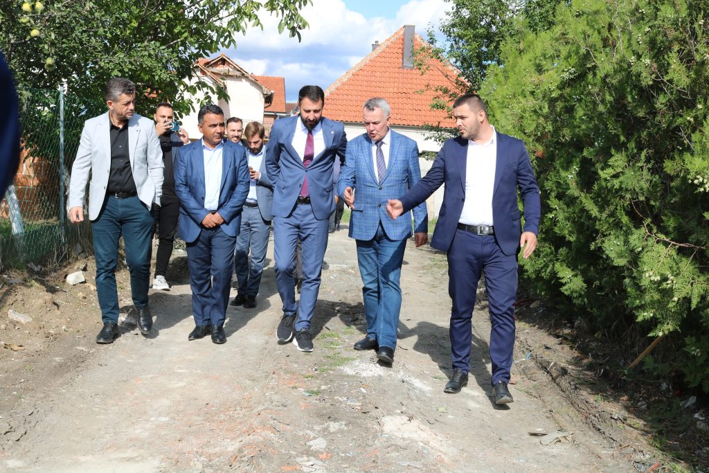 Kryetari Ahmeti priti në takim Ministrin Elbert Krasniqi