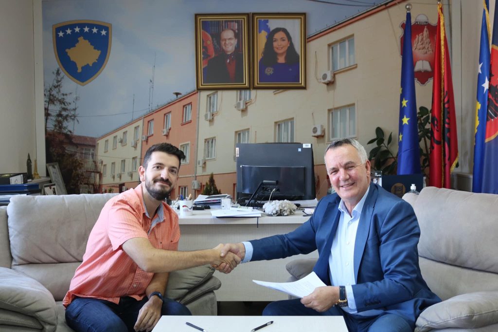 Nënshkruhet memorandum mirëkuptimi mes Komunës së Lipjanit dhe organizatës Teach For Kosova