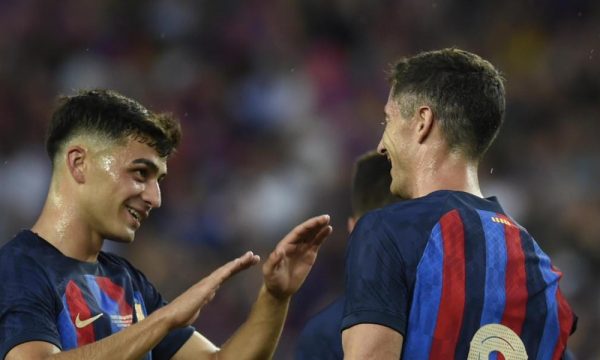 “Lewandowski është një makinë në ajër”