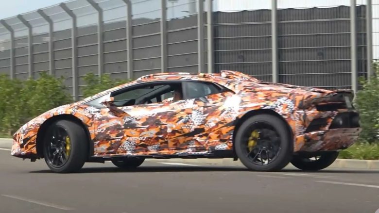 Lamborghini Huracan Sterrato “i kapur” nga kamerat me një kamuflazh lara-lara rreth trupit të tij