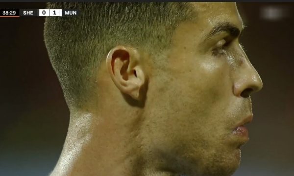 Ronaldo e gjen golin për United, por nga penalltia