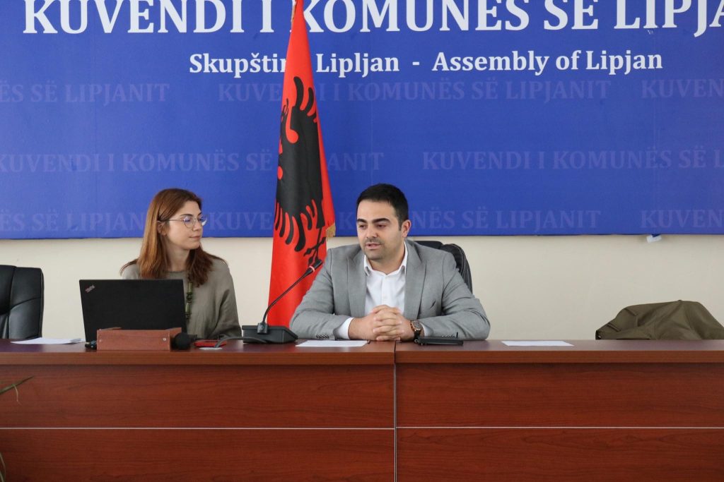 Diskutohet për dhunën në familje dhe sfidat gjatë përballjes me këtë problem
