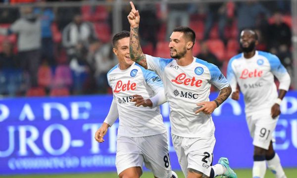Napoli fiton dhe e rrëmben pozitën e parë në Serie A