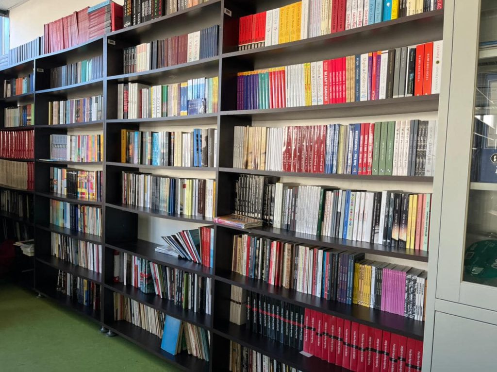 Biblioteka e qytetit është pasuruar me mbi 400 tituj të rinjë