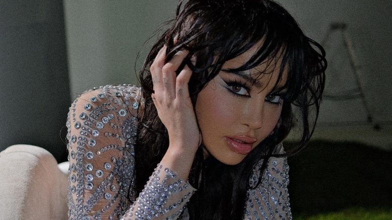 Përmes një imazhi pa makijazh, Dafina Zeqiri zbulon se ka nisur xhirimet për projektin e ri