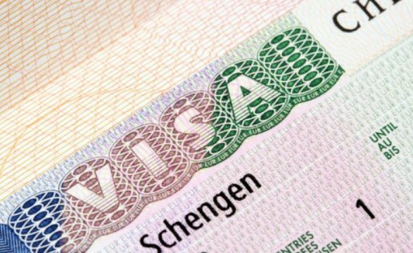 Sa para duhet të keni me vete kur udhëtoni në zonën Schengen?