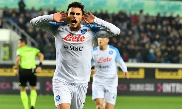 Napoli s’ka të ndalur, e regjistron fitoren e 11-të radhazi dhe vazhdon kryesimin në Serie A