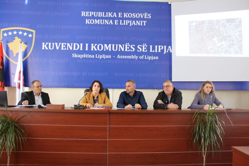 Mbahet dëgjim publik lidhur me shpronësimin e pronave në rrugën “Bashkim Krasniqi” në Lipjan