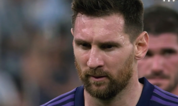 Messi dështon nga penalltia, goditja e tij pritet nga Szczesny