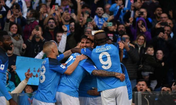 Napoli fiton dhe prin i vetëm në Serie A deri në Vitin e Ri
