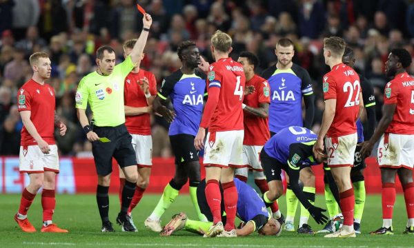 Nottingham eliminon Tottenhamin nga Carabao Cup