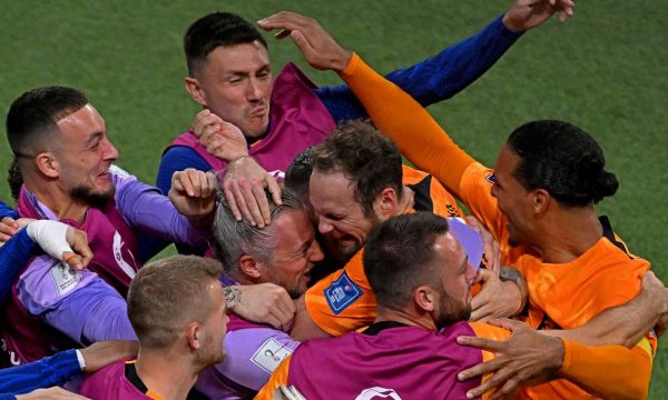 Holanda kalon në çerekfinale të Kupës së Botës