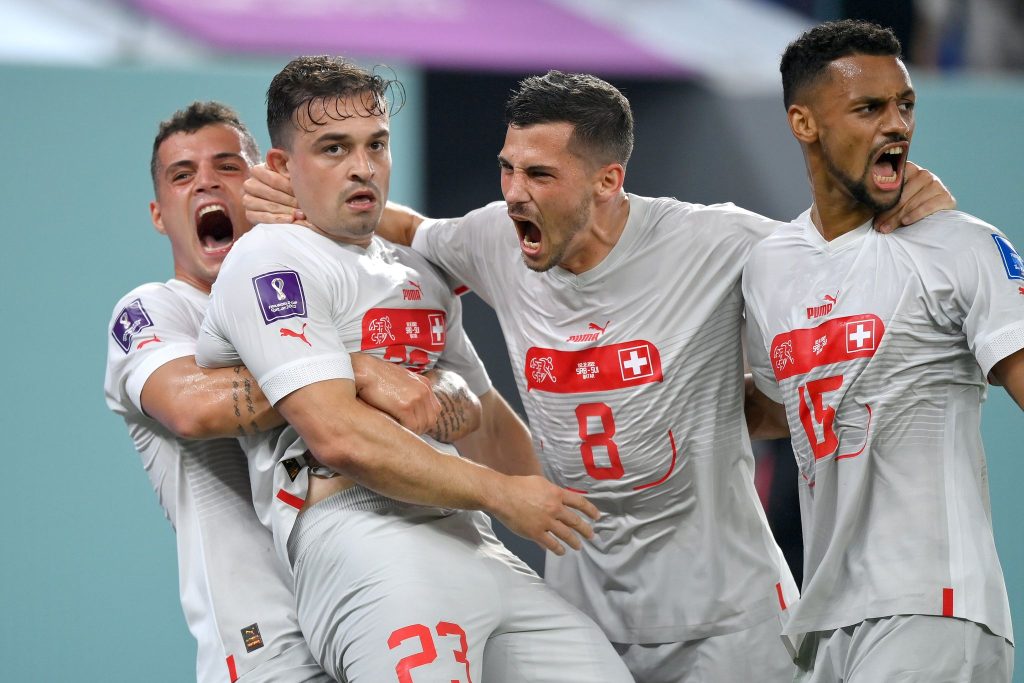 Gooool, Zvicra rikthen epërsinë, ”gjunjëzon” Serbinë