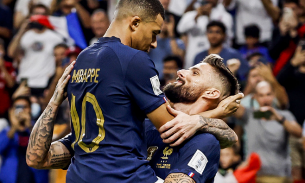 Franca e eliminon Poloninë dhe kualifikohet në çerekfinale të Botërorit