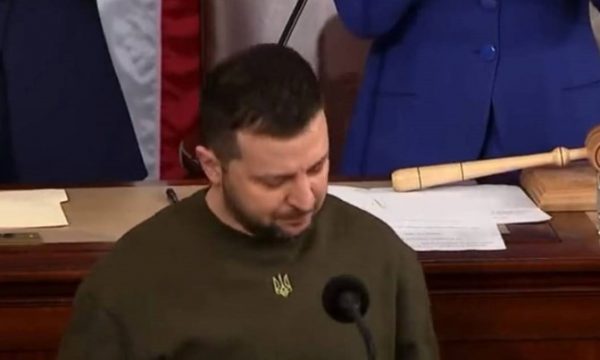 Dikush bërtet “Lavdi Ukrainës” në Kongresin Amerikan, Zelensky mezi i mban lotët
