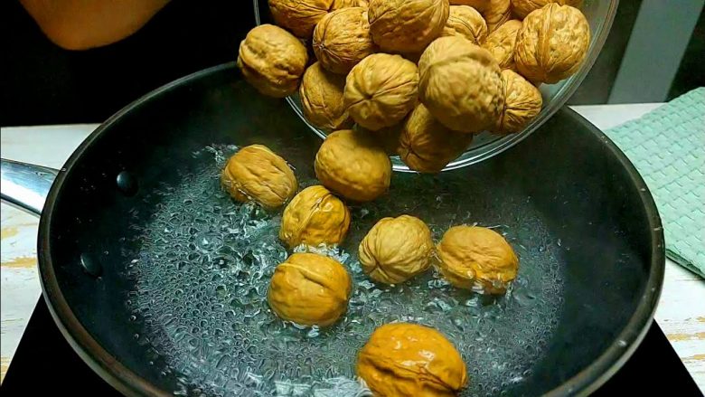 Çaji i bërë me arra të plota për pastrimin e enëve të gjakut dhe eliminimin e parazitëve