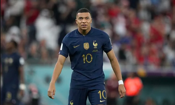 Mbappe homazh për Pele: Lutuni për Mbretin
