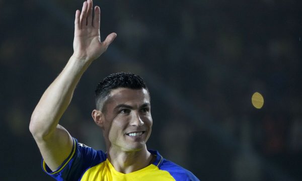 Ronaldo: Askush s’e di se sa klube më kërkuan para se t’i bashkohesha Al-Nassr