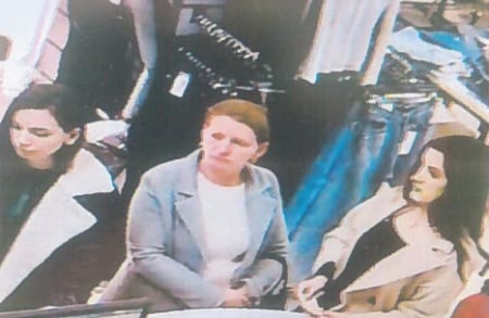 Vodhën një telefon në Prizren, policia kërkon ndihmë për identifikimin e tri grave (FOTO)