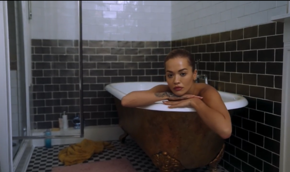 Nga vaska, Rita Ora paralajmëron këngën e saj të re