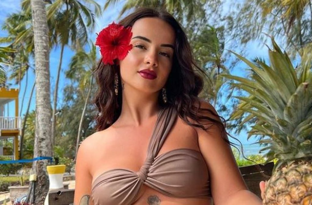 Rina në bikini, duket e mahnitshme