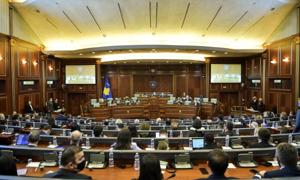Tahiri thotë se në seancën e radhës do të kërkojnë shkarkimin e ministres Hajdari
