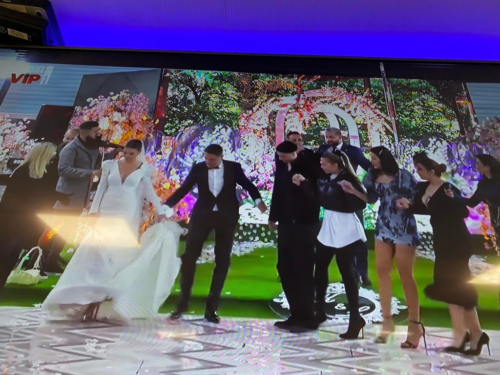 Pamje nga ‘dasma’ në Big Brother, Kiara vallëzon e Luizi këndon