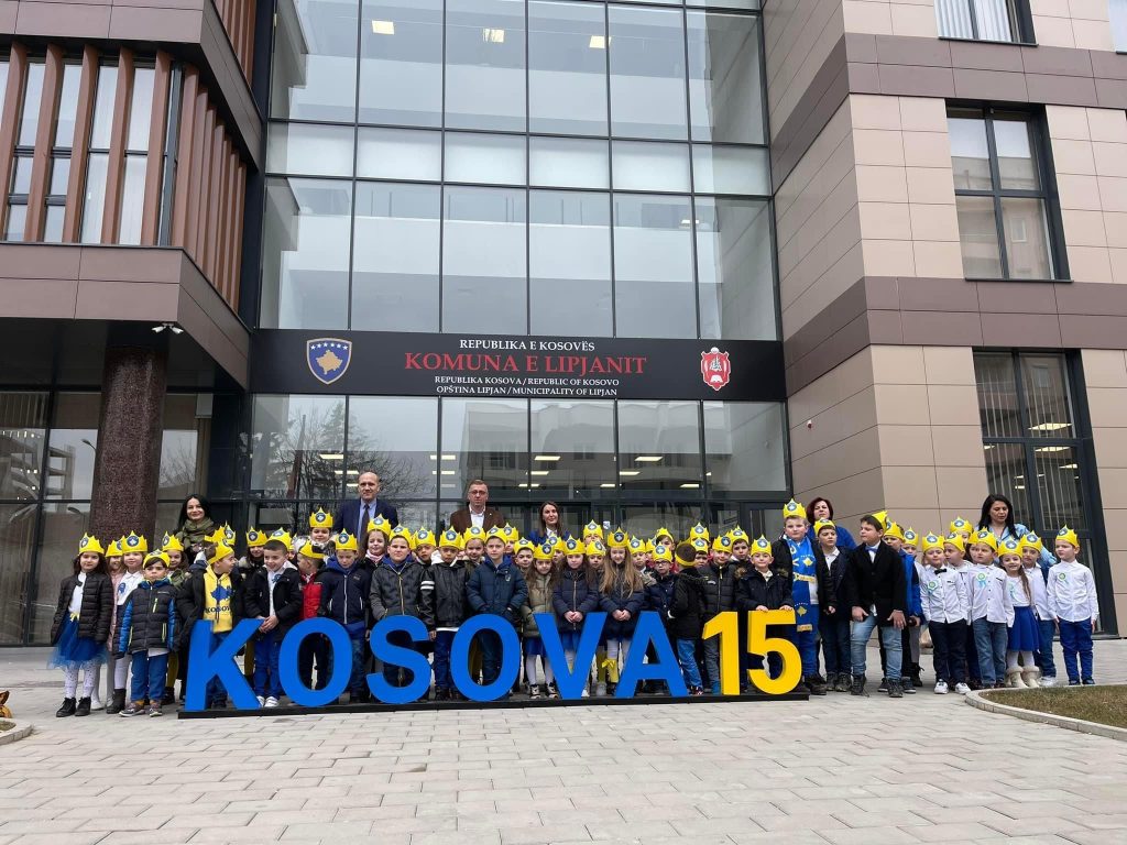 Nxënësit e shkollës fillore “Ismail Luma” vizituan Komunën e Lipjanit