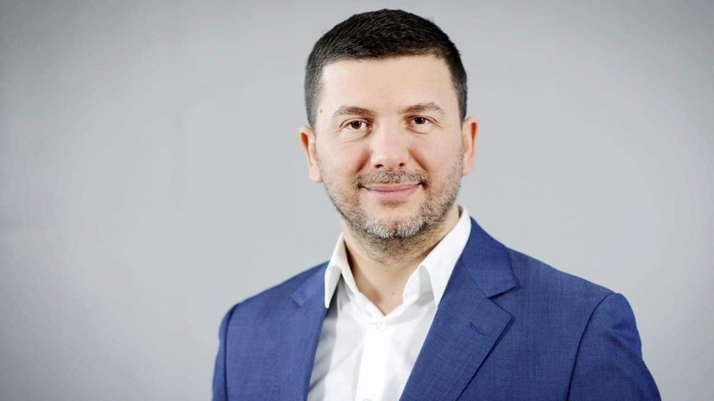 Krasniqi: Pergamena e Deklaratës së Pavarësisë së Kosovës është mbi 200 vjet e vjetër (VIDEO)