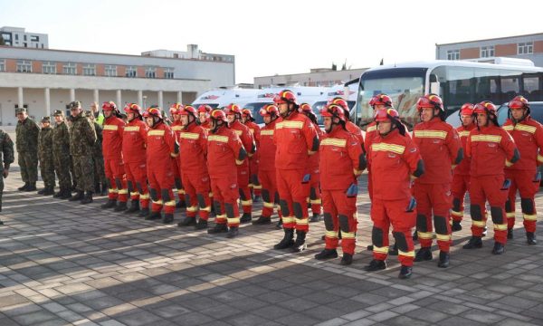 Tërmeti tragjik, Shqipëria nis drejt Turqisë, 53 personel mjekësor dhe specialistë të kërkim-shpëtimit