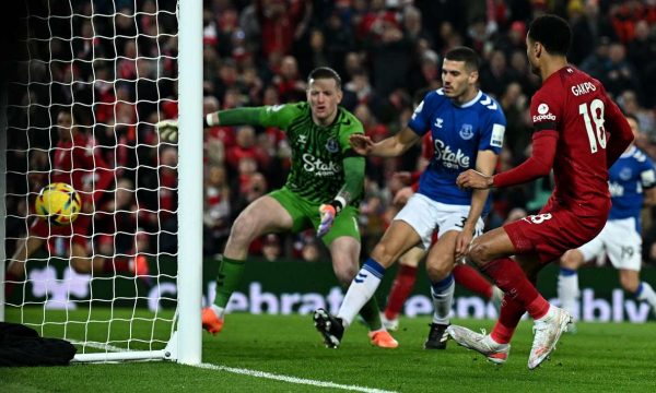 Këndellet Liverpooli, fiton pastër ndaj Evertonit