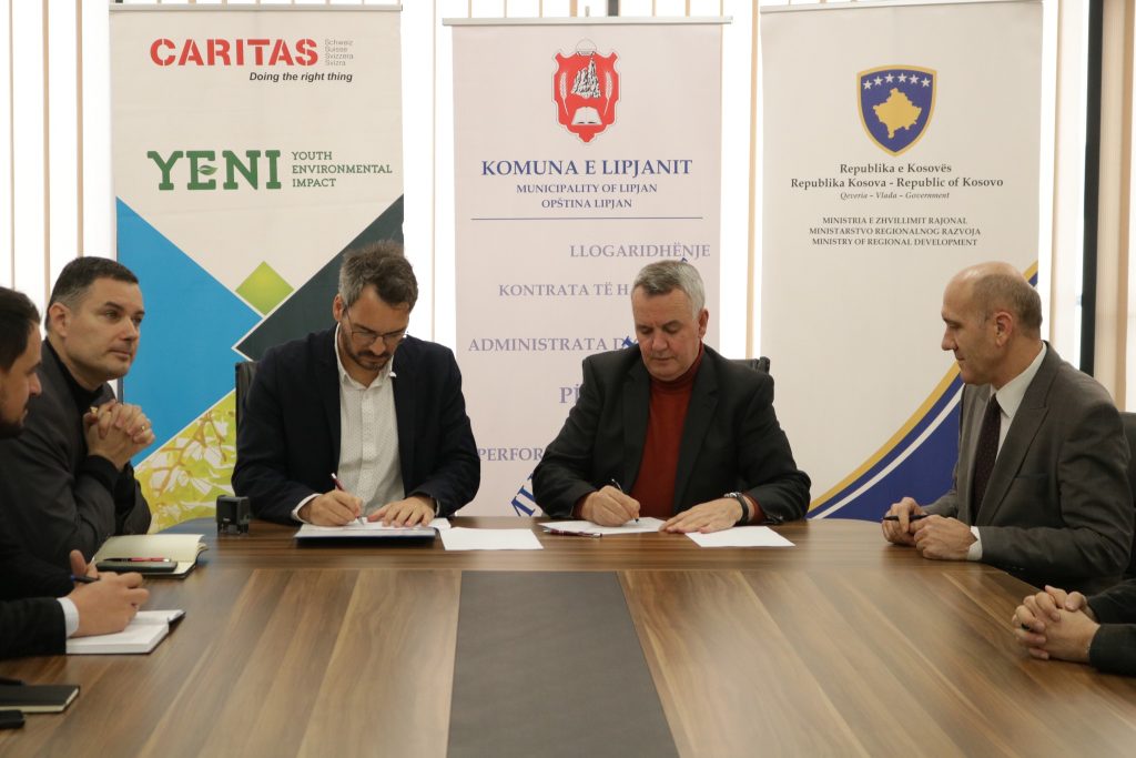 Kryetari Ahmeti pret në takim Gerhard Schaumberger, nënshkruhet marrëveshje bashkëpunimi për implementimin e projektit “Ndikimi i Rinisë në Mjedis”