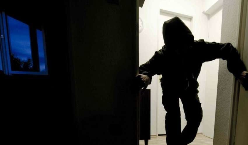 Një person arrestohet në flagrancë duke vjedhur në një shtëpi në Ferizaj