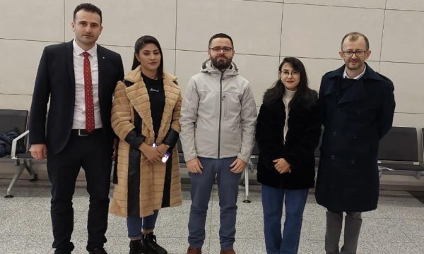 Mbërrin për strehim në Kosovë gazetarja e pestë afgane