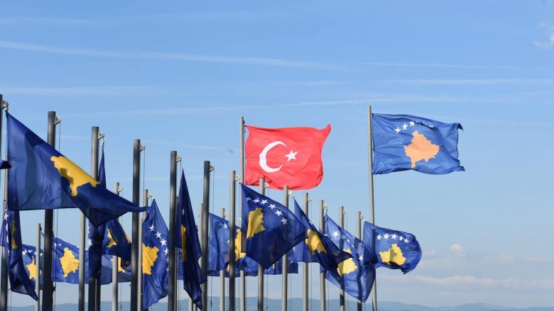 Ambasada e Kosovës në Ankara me njoftim për shqiptarët pas tërmetit shkatërrues në Turqi
