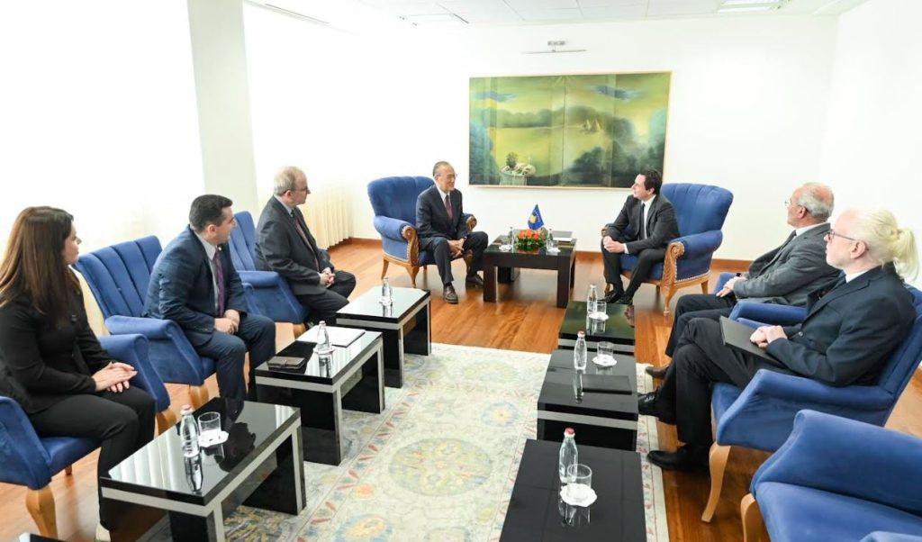 Kurti pret në takim një delegacion nga Federata e Paqes Universale për Evropën Juglindore