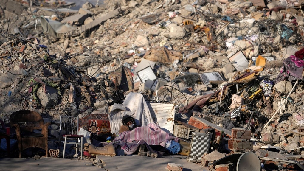 Më shumë se 37 mijë të vdekur, si pasojë e tërmetit në Turqi e Siri