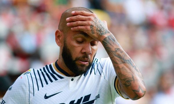 Klubi Pumas ia kërkon Dani Alvesit 5 milionë dollarë si dëmshpërblim