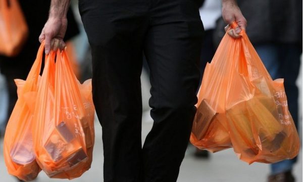 Kur do të nisin qytetarët e Kosovës të paguajnë për qeset plastike