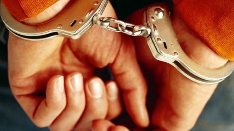 Ushtruan dhunë ndaj nënës, djalit dhe bashkëshortit – arrestohen dy persona në Ferizaj dhe Shtime