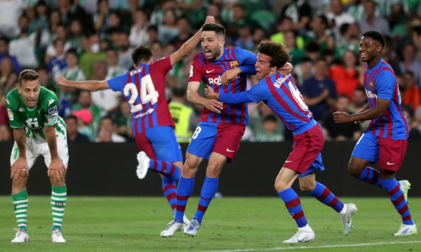 Betis-Barcelona, publikohen formacionet zyrtare